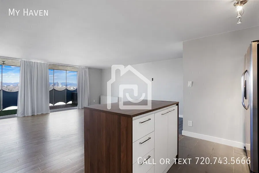 Fully Renovated Apartment with Breathtaking Views — Photo 4