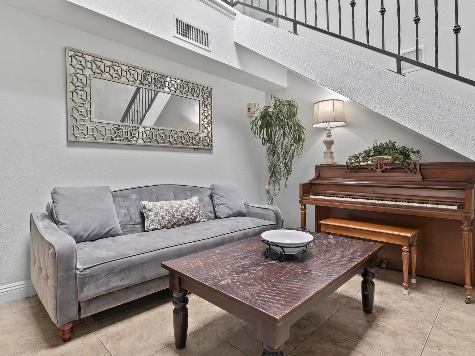 5302 E Kelton Ln — Photo 3