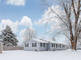 43 Eleanor Ln, Somonauk, IL 60552