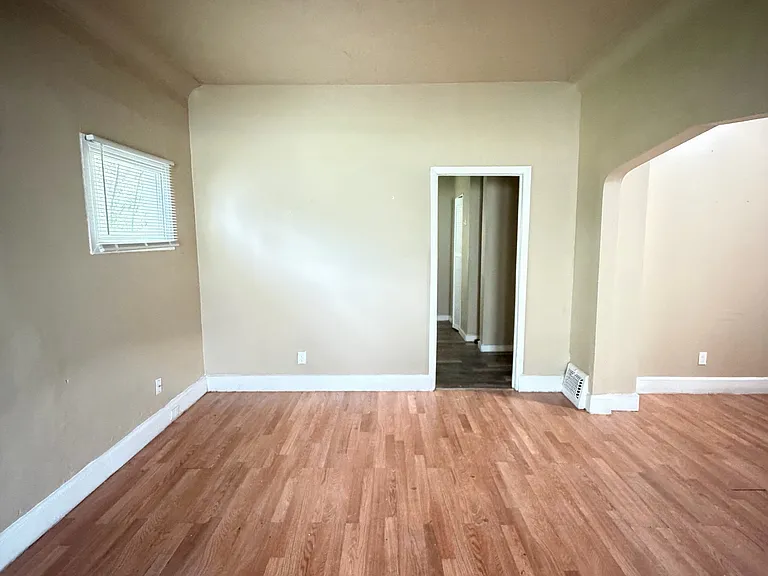 10604 Parkview Ave — Photo 8