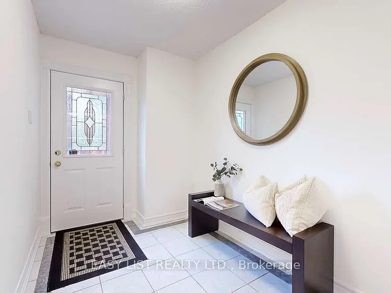 855 Queen St W #1 — Photo 4