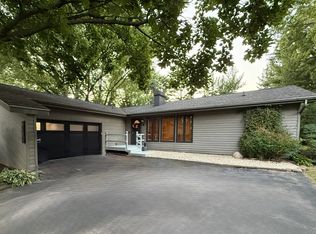 6412 Redbird Ln, Crystal Lake, IL 60012