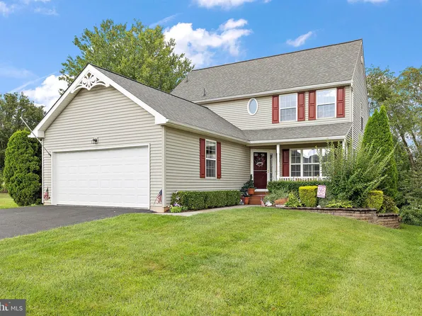 792 W Glenview Dr, West Grove, PA 19390