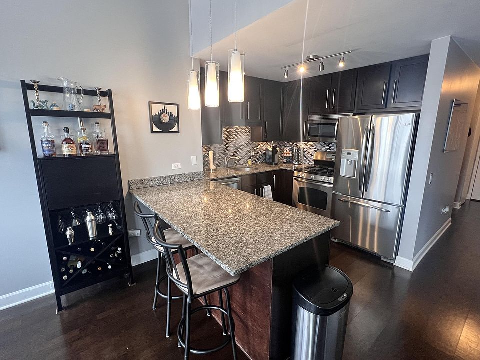 1st image of 645 N Kingsbury St APT 2604