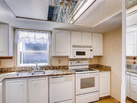 2nd image of 4408 N Vassault St