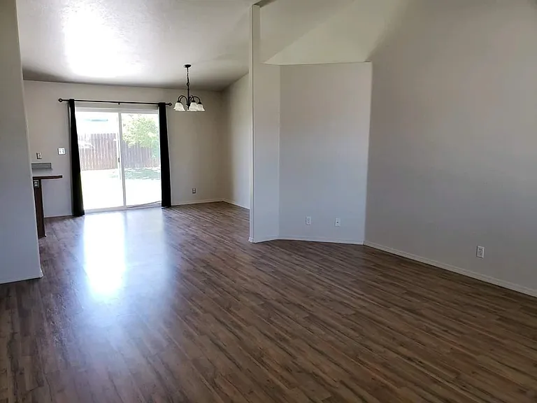 1455 Sommer St — Photo 4