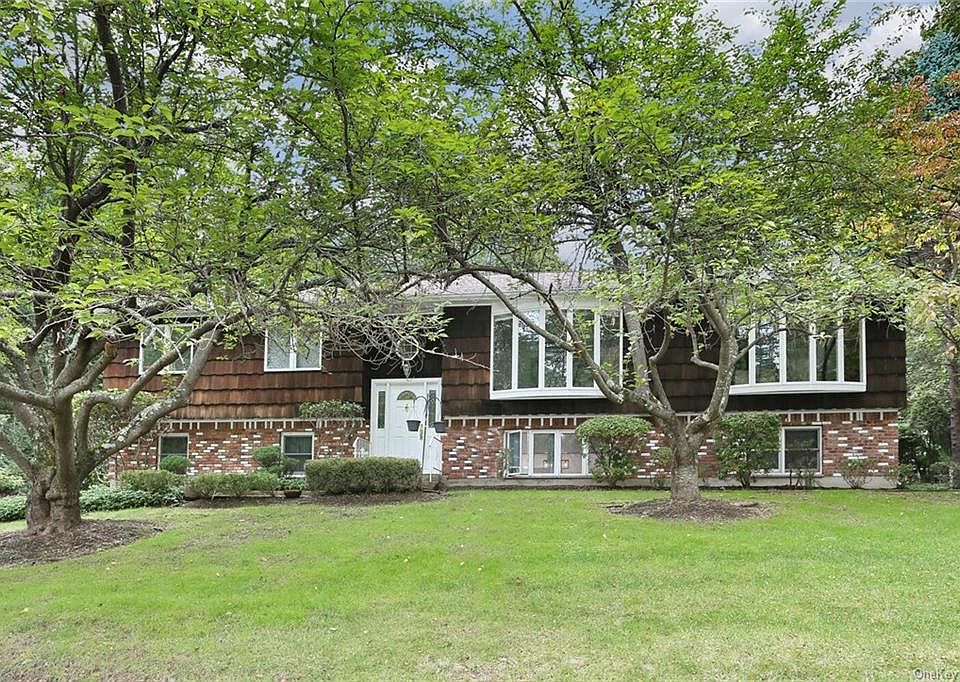 4 Long Meadow Drive, Airmont, NY 10952 Zillow