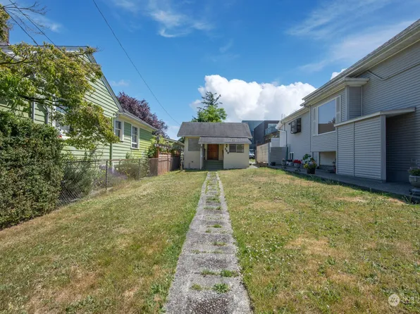 309 N 74th Street, Seattle, WA 98103