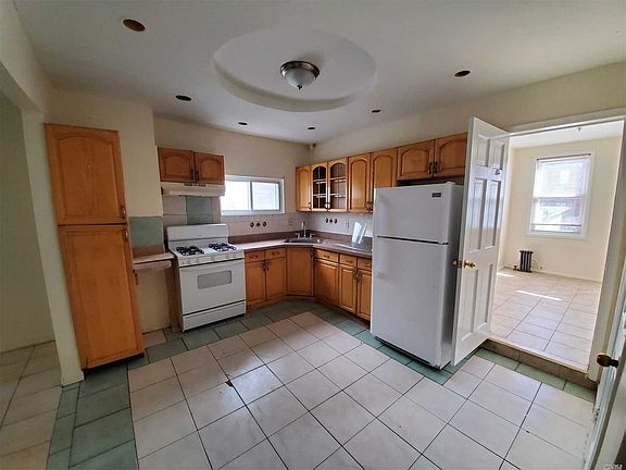3rd image of 8118 102nd Ave