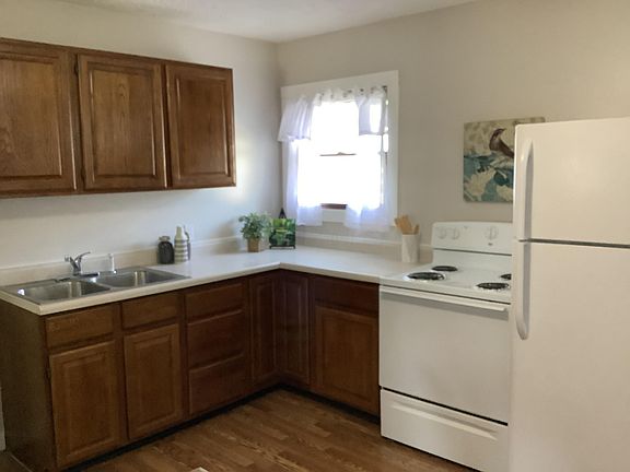 5th image of 471 Stella Ave