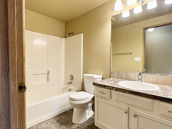 5th image of 4600 NE 96th St