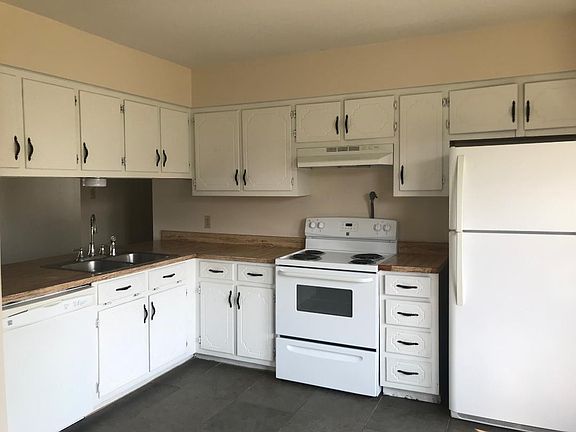 3rd image of 105 Pin Oak Dr