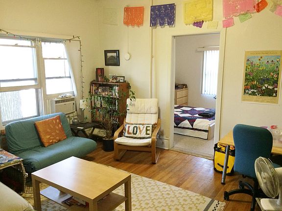 5th image of 2604 Fremont Ave S