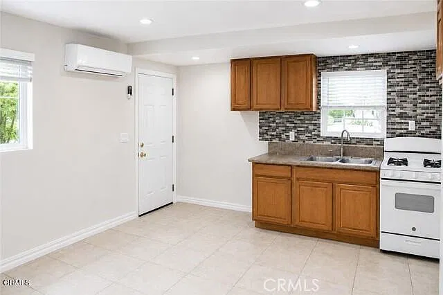1 bed, 1.0 bath, 600 sqft, $1,700 — Photo 2