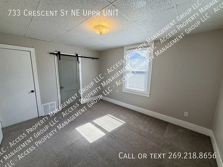 733 Crescent St NE — Photo 18