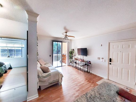 3rd image of 2204 Myrtlewood Circle E