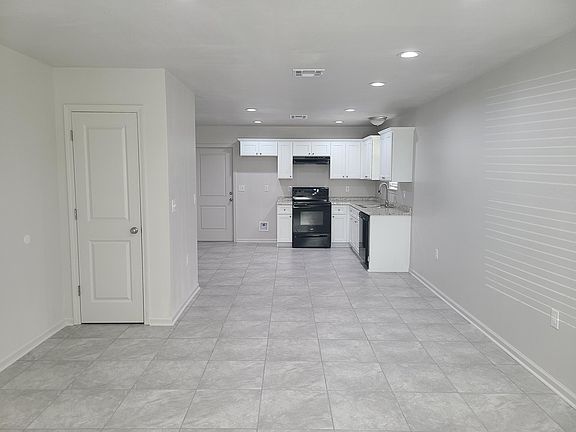 3rd image of 1664 Acadian Dr