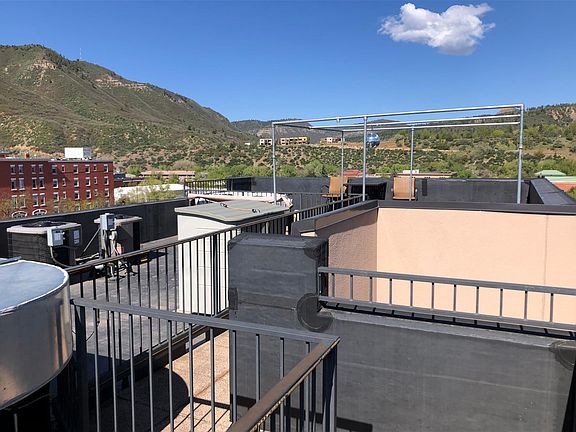 Private roof top deck - only accessible thru the unit