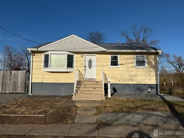 135 Crampton Ave, Woodbridge, NJ 07095