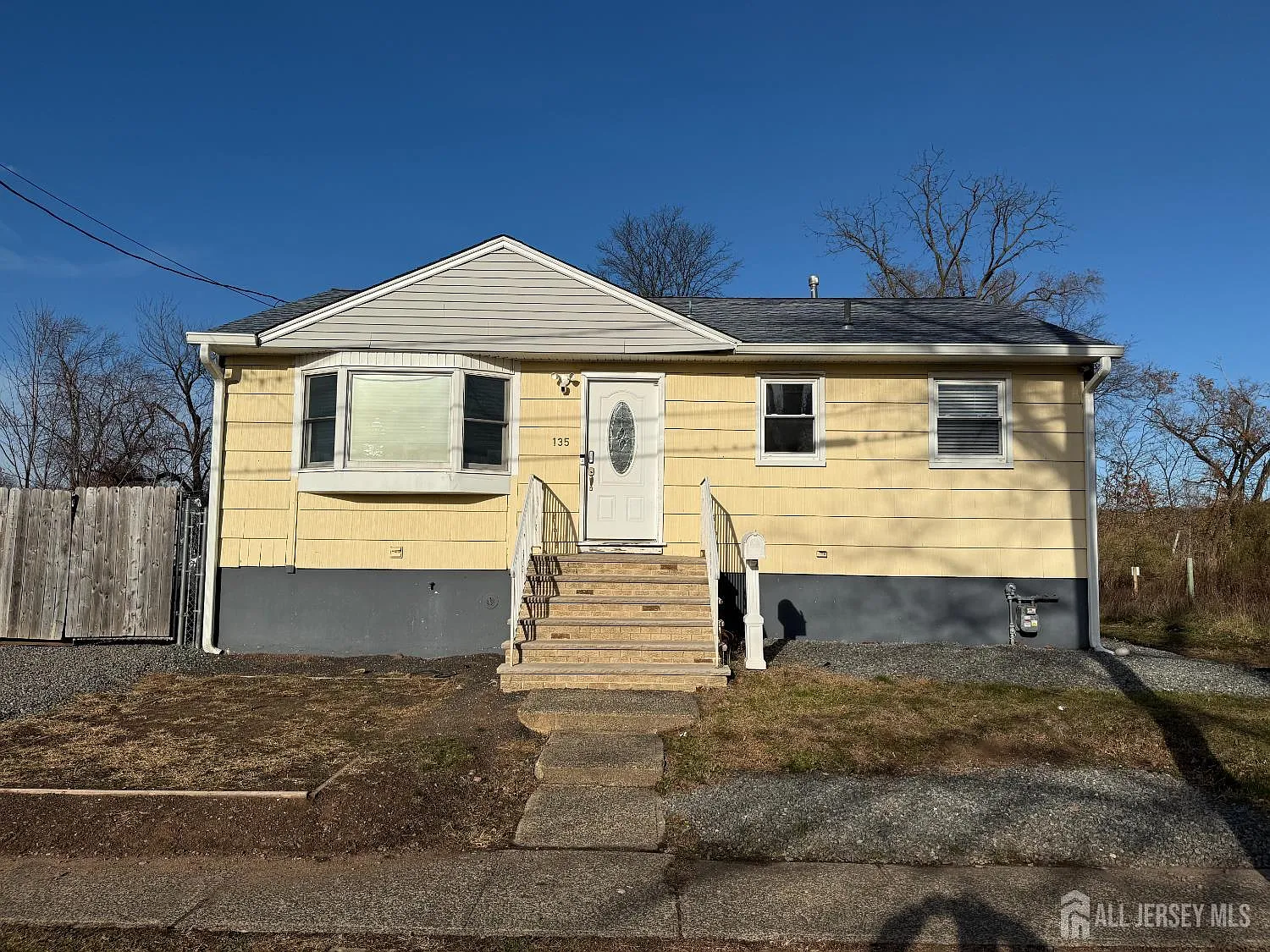 135 Crampton Ave photo 1