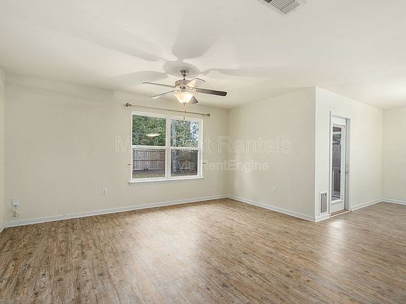 3rd image of 515 E Marigold Dr