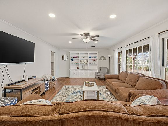 2nd image of 980 N Harbin Dr