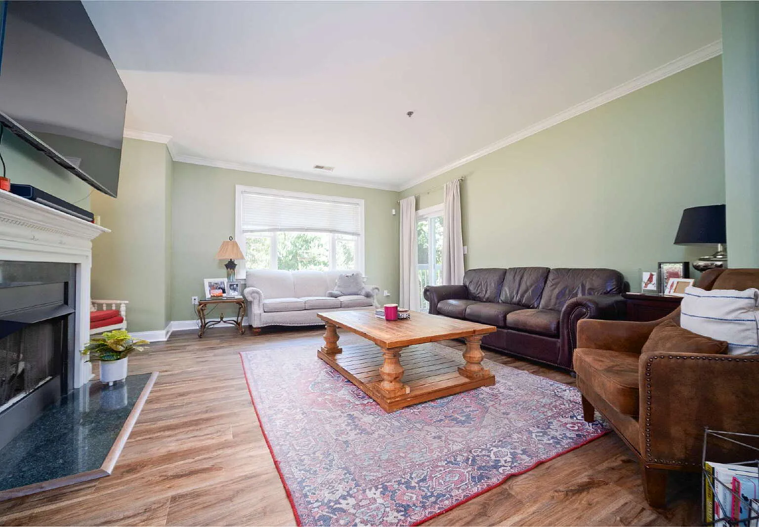 3 bed, 2.0 bath, 1404 sqft, $2,695 — Photo 3