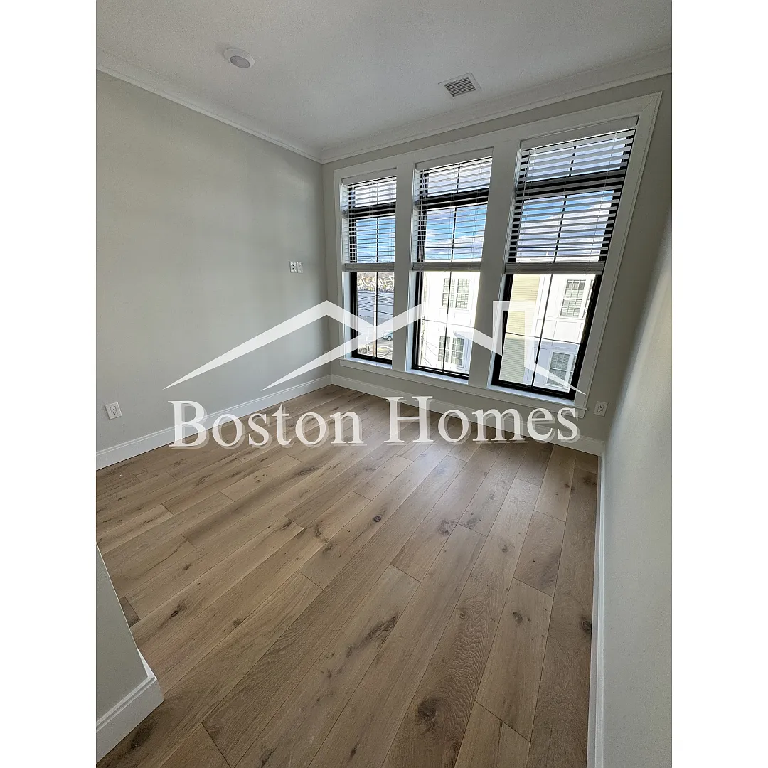 Building Photo - Adamson St