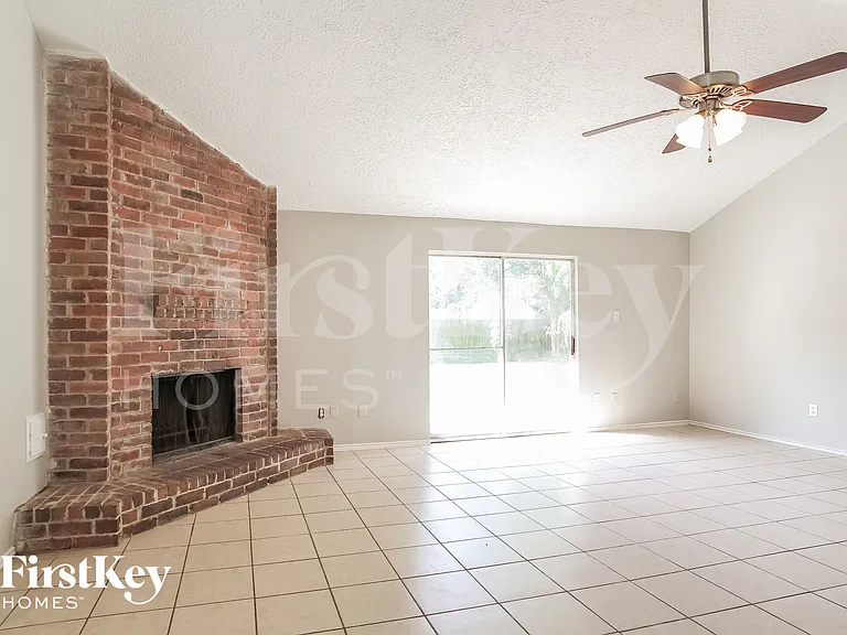 24119 Lone Elm Dr — Photo 3