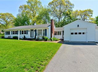 12 Valentine Dr, Barrington, RI 02806
