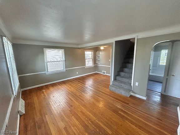 2nd image of 13611 Ellwood Ave