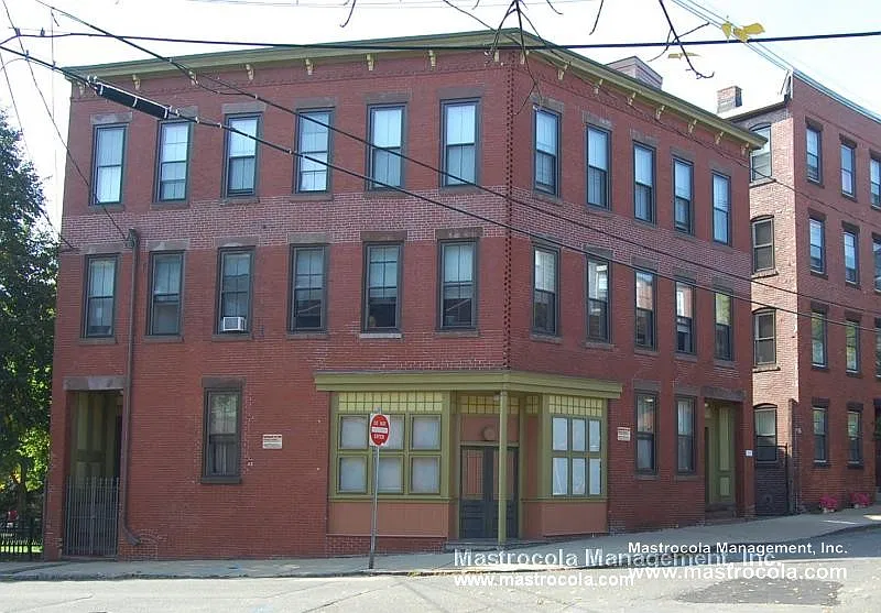 1 bed, 1.0 bath, 800 sqft, $2,035 — Photo 2