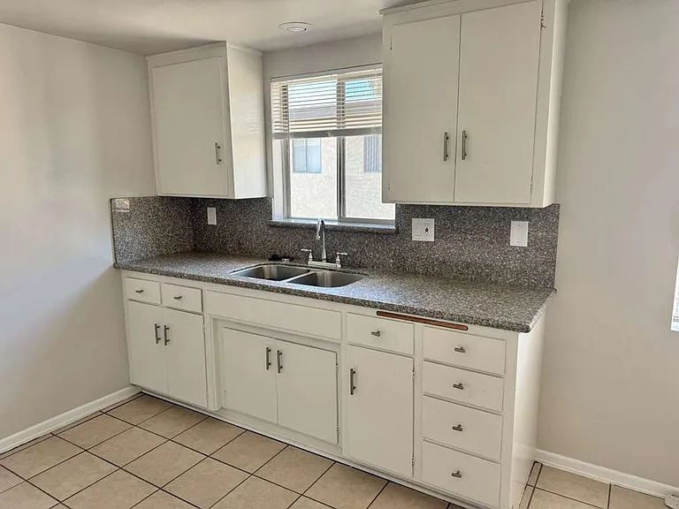 731 N Azusa Ave — Photo 16