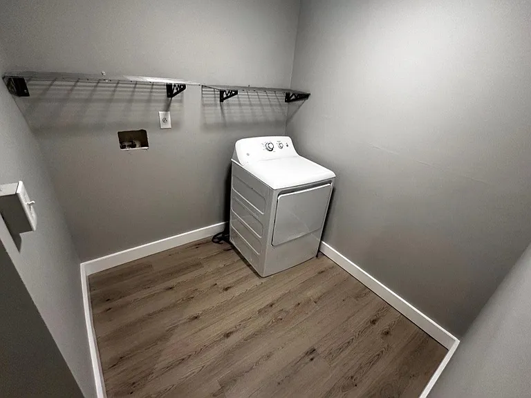 330 Lowell St #2R — Photo 4