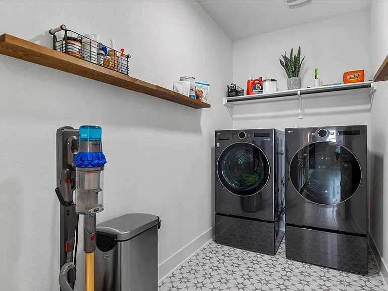 8208 Thelma Jean Dr — Photo 23