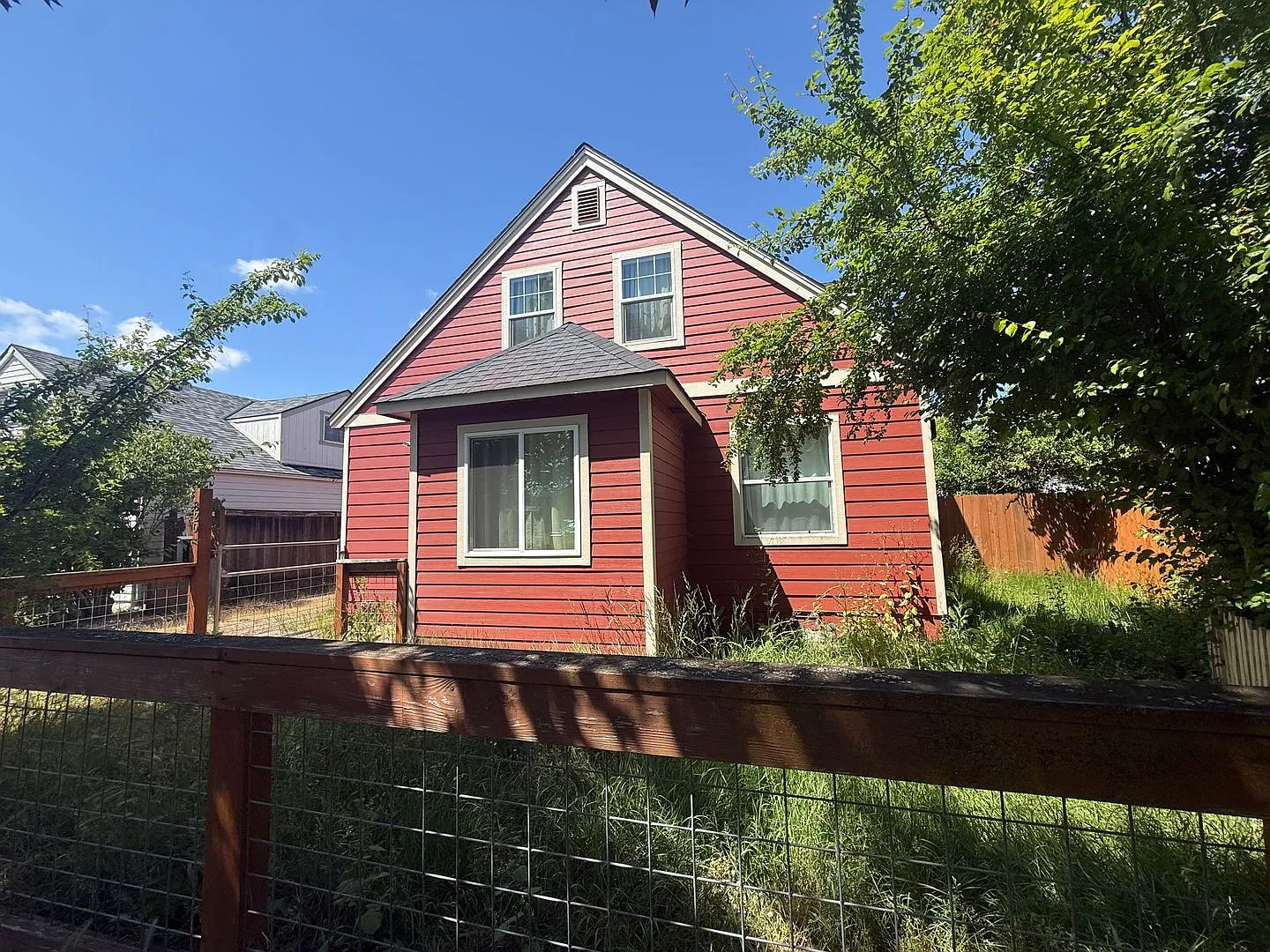 3BR House Available Off Centennial — Photo 1