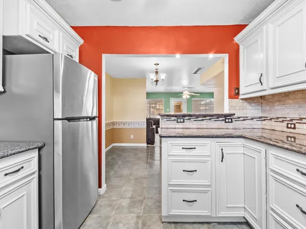 1025 Willow Oaks Cir, Pasadena, TX 77506