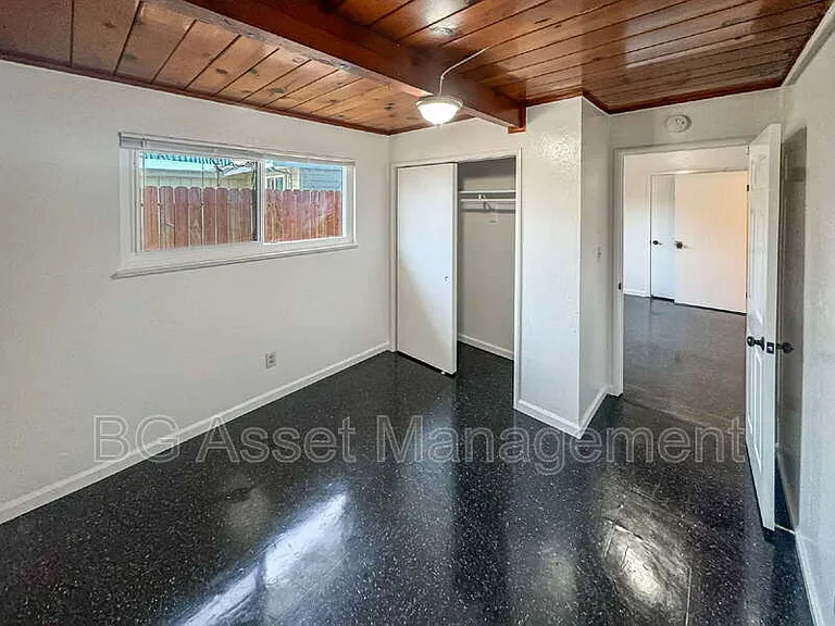 1526 Visalia Ave — Photo 2