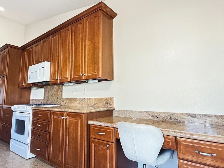 10665 Cherry Hills Dr — Photo 6
