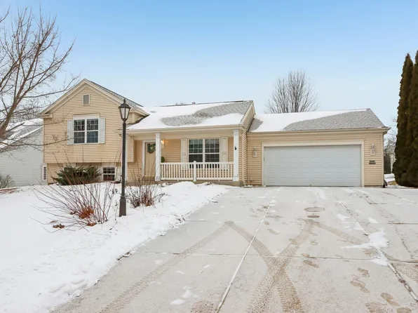 1429935-W142N993 Amber Dr, Germantown, WI 53022