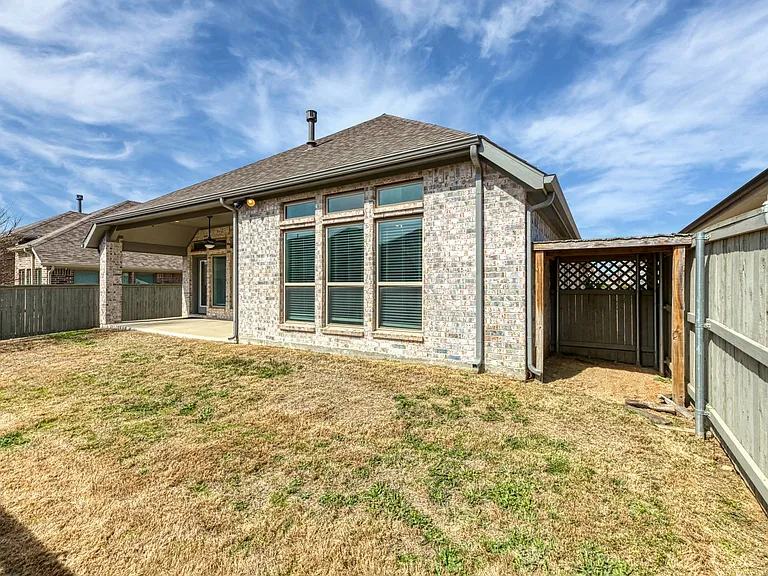 2421 Stella Ln — Photo 29
