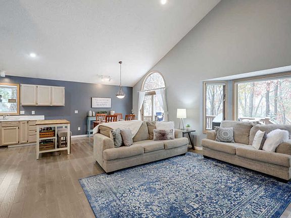 3rd image of 1330 Ravenwood Cir