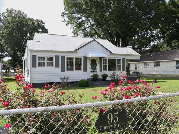 95 Cherry St, Trion, GA 30753