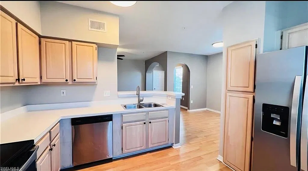 2 bed, 2.0 bath, 1239 sqft, $2,000 — Photo 4