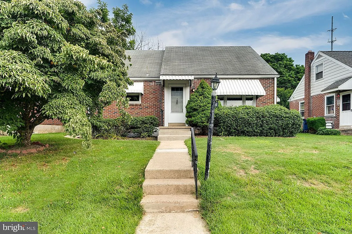 1923 Reading Blvd photo 1