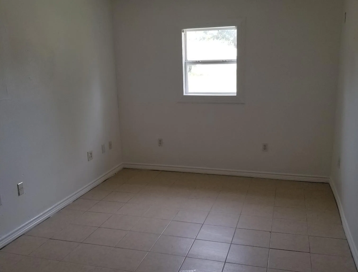 4 bed, 2.5 bath, 1518 sqft, $1,900 — Photo 3