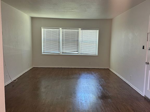 5th image of 4410 Le Park Dr