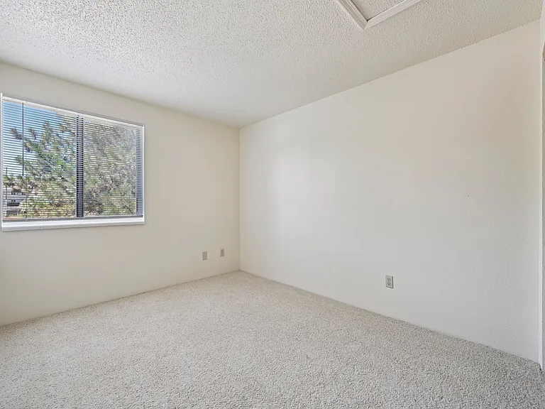 Hunter's Run Apartments — Photo 15