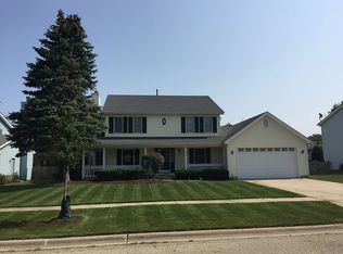 206 Loch Glen Ln, McHenry, IL 60050