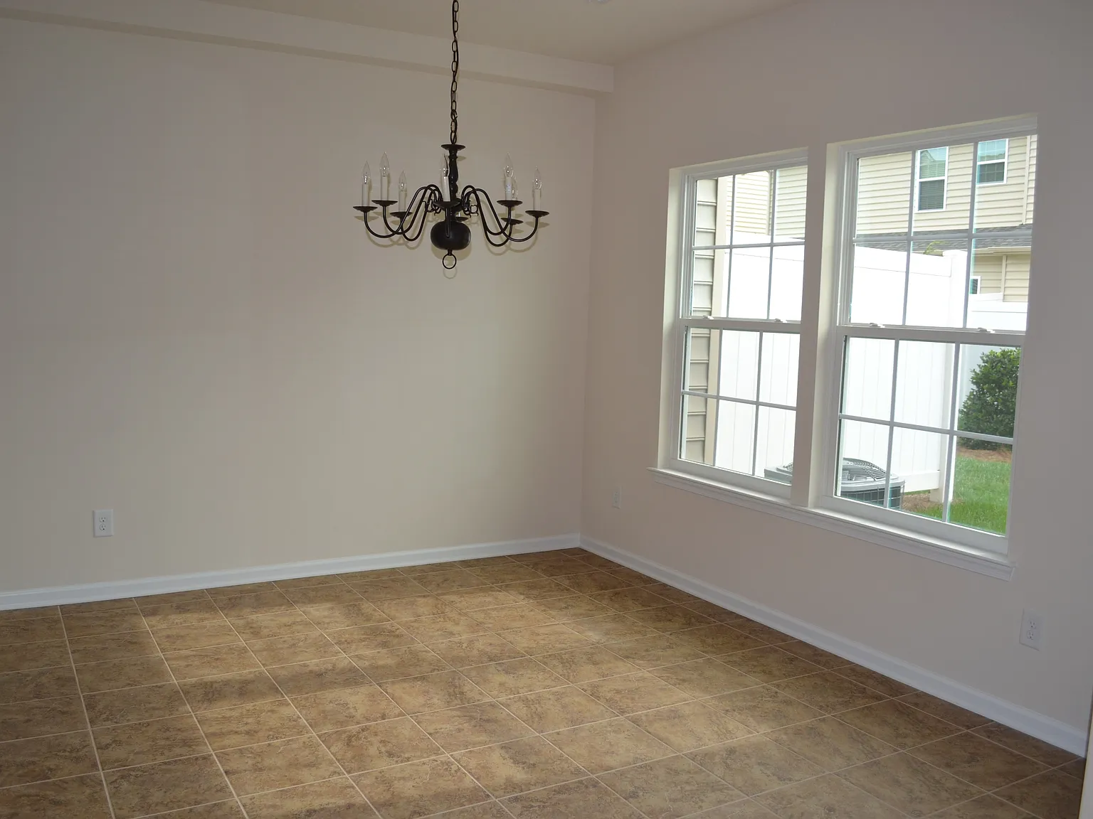 3 bed, 2.5 bath, 1700 sqft, $2,300 — Photo 3